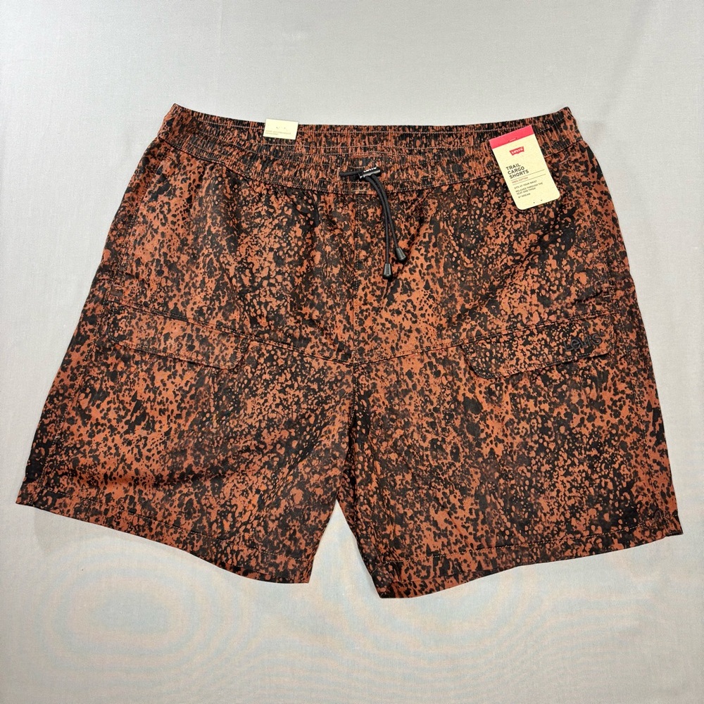 Levis Shorts Men’s Extra Large Trail Mens Cargo 6" Inseam Brown Black Print NWT